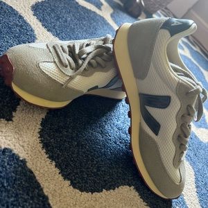 New without tags MENS Size 7 Veja Rio Branco Sneakers